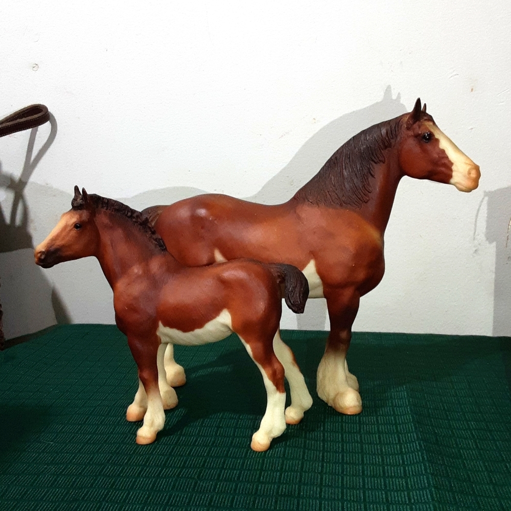 Clydesdale mare and foal Breyer horse set